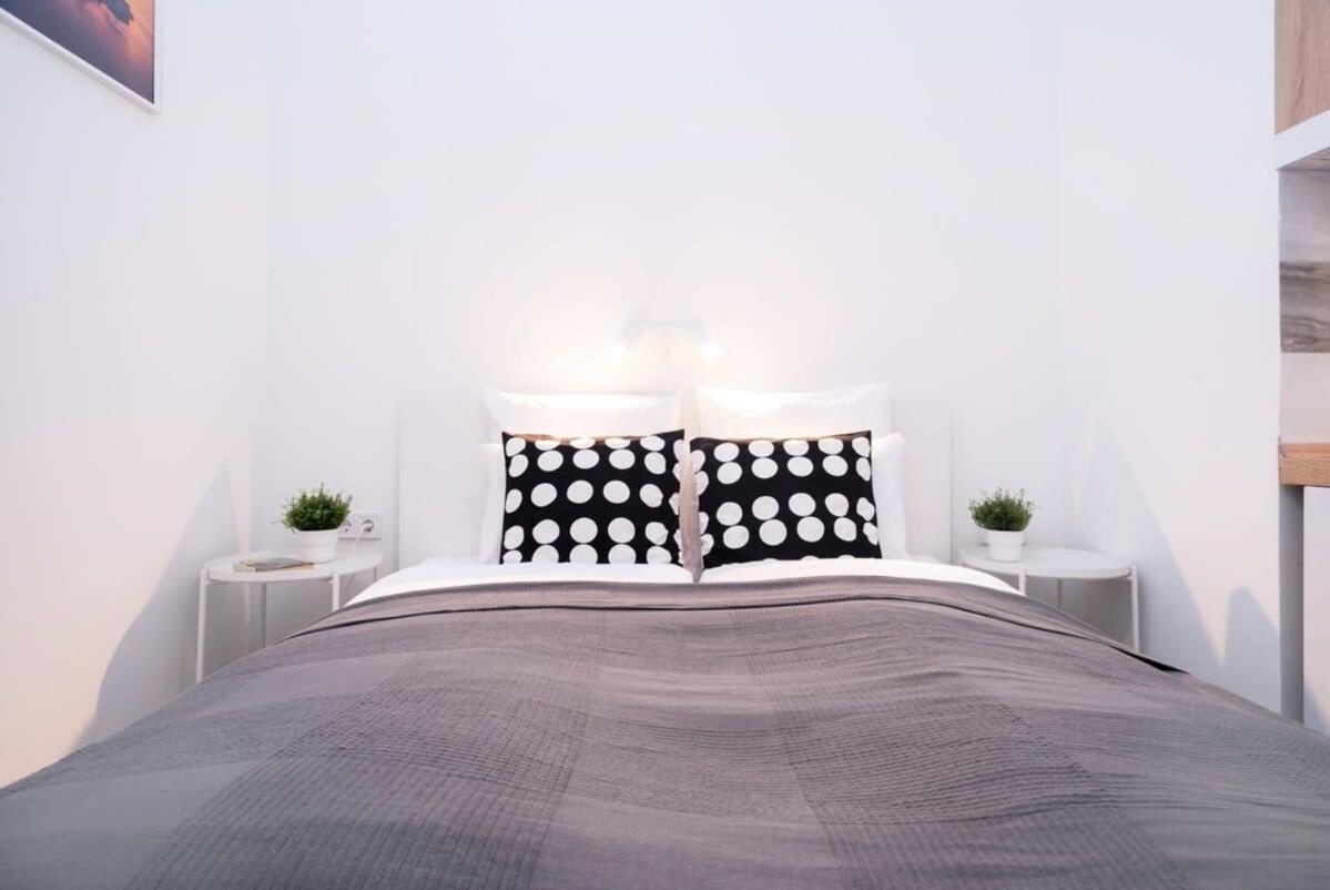 New Comfy Studio At Convenient Location 布达佩斯 外观 照片