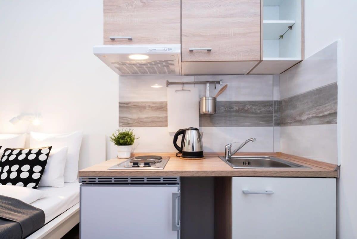 New Comfy Studio At Convenient Location 布达佩斯 外观 照片